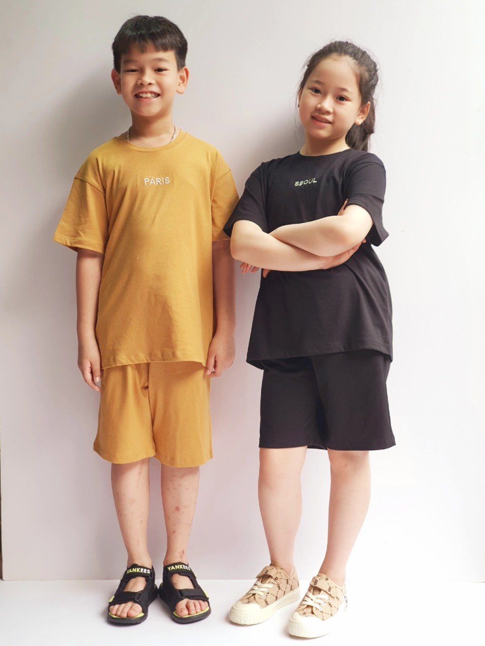 Bộ cotton Bee Mon nhiều màu thêu chữ ngực Paris / Seoul size 110 - 160