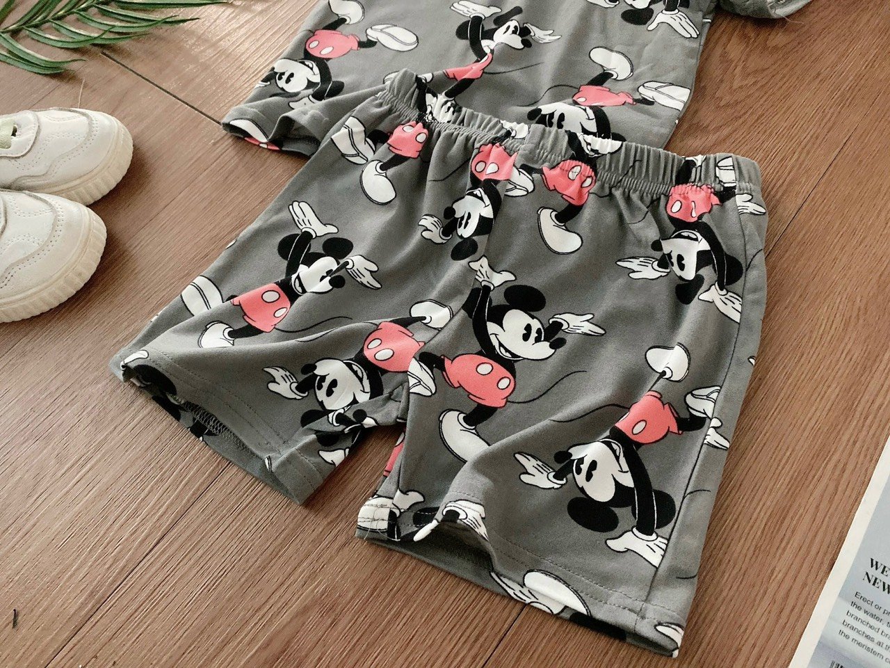 Bộ thun Disney hình mickey 2 màu ghi / cam size 12m - 5y