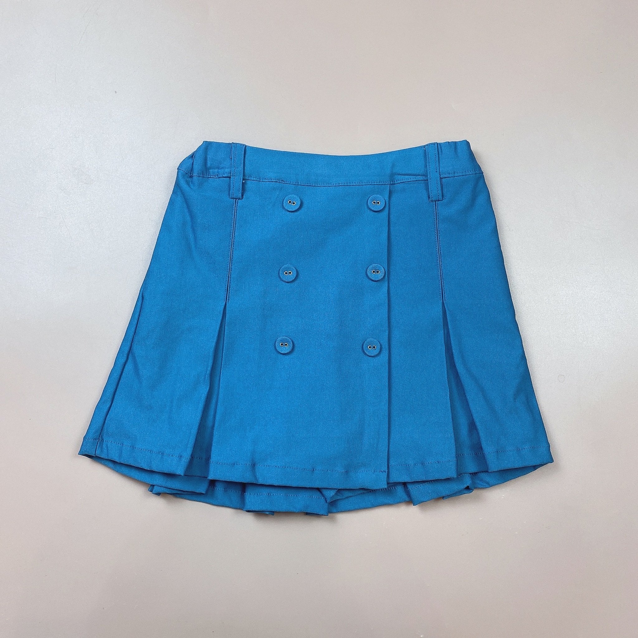 Chân váy Bee Mon xếp ly đính cúc kèm quần 3 màu