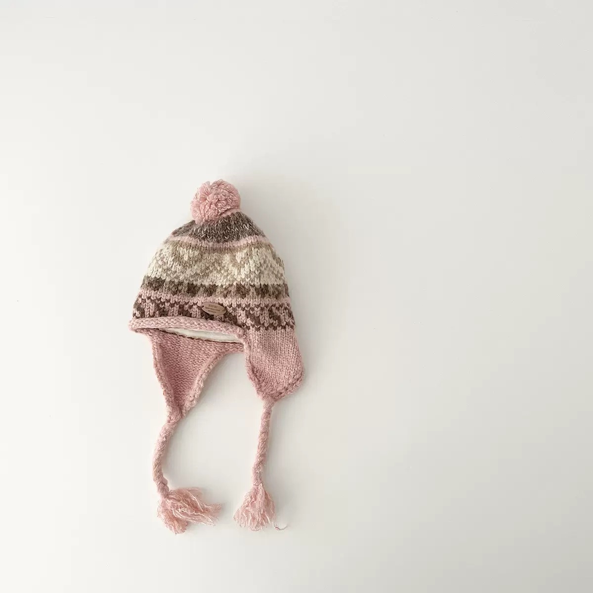 Mũ len thổ cẩm đính cục bông dây tết dài nhiều màu size 3-8y