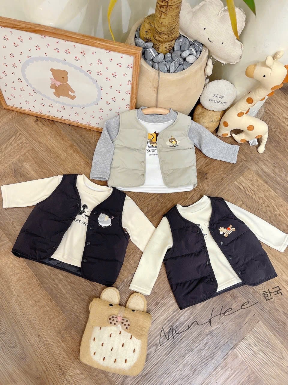 37101 - Áo khoác gile phao lông vũ trơn tone be/đen cho bé size 90-130