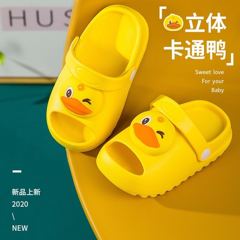 Sục nhựa trơn màu đính hoạt hình 1 BTBG