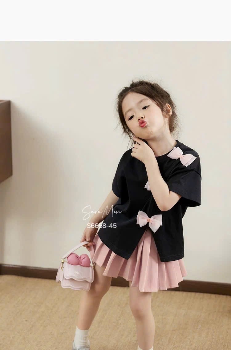 S6658 - Set Sara Min áo thun đen đính nơ hồng - chân váy xếp li hồng size 2 - 12y