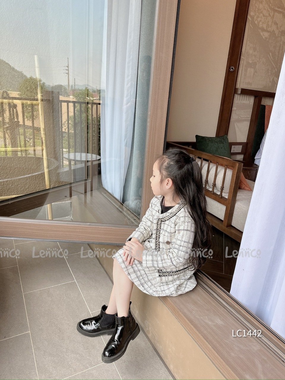 V00165 - Set áo khoác + chân váy dạ tweed kem phối đen size 1 - 10y