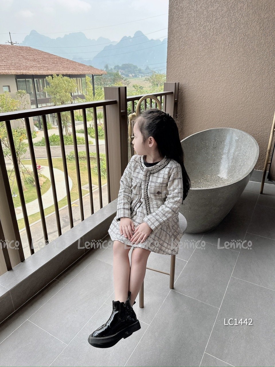 V00165 - Set áo khoác + chân váy dạ tweed kem phối đen size 1 - 10y