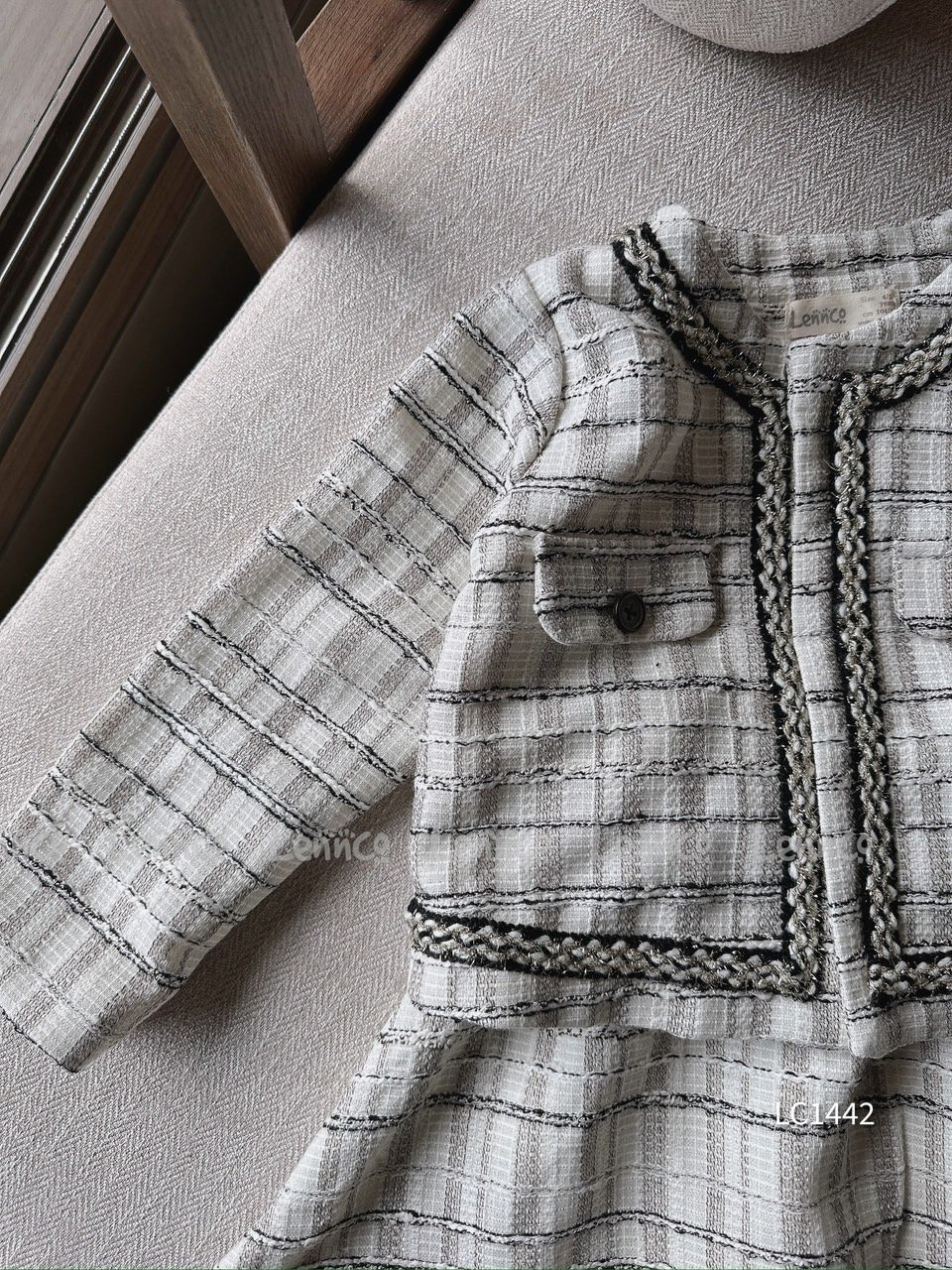 V00165 - Set áo khoác + chân váy dạ tweed kem phối đen size 1 - 10y