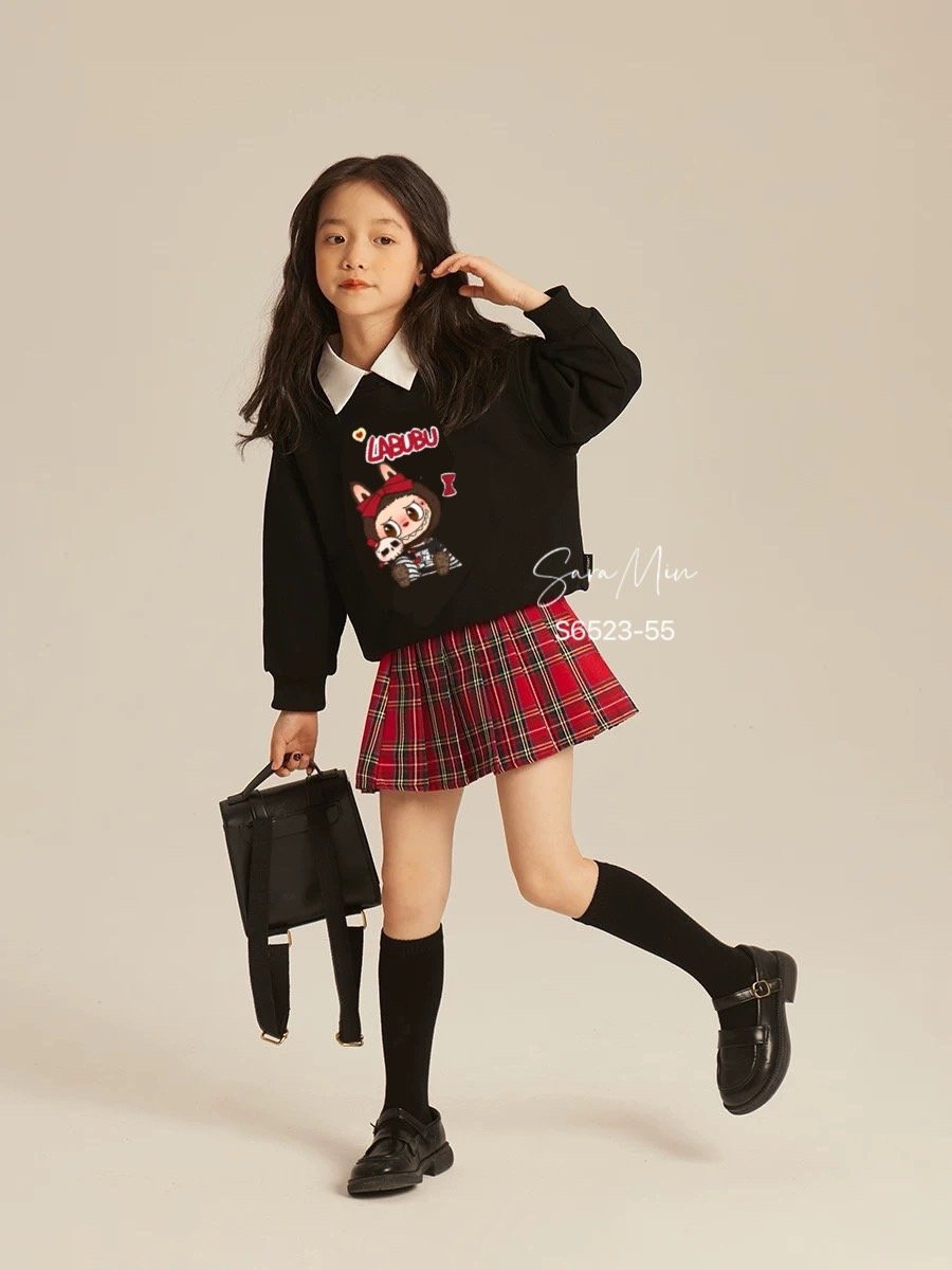 V00159 - Set Sara Min Labubu áo nỉ đen cổ sơ mi + chân váy xếp ly caro đỏ bé gái size 2-12y