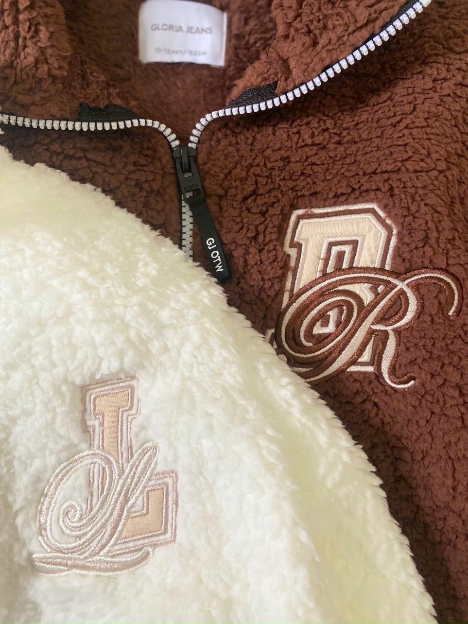 AK51 - Áo khoác lông cùn GGJJ 2 màu trắng / nâu logo ngực size 6 - 14y