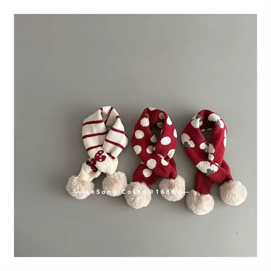 Khăn len quàng chéo đính cục bông nhiều màu noel cho bé