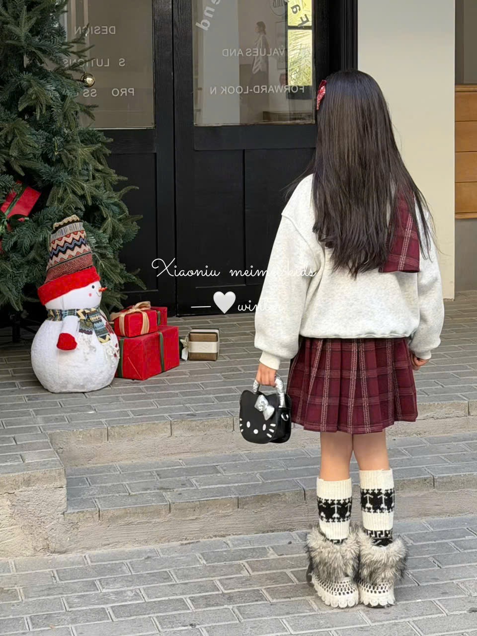 25602 - Set 3ct áo nỉ + chân váy + khăn Kitty cho bé gái size 120-160