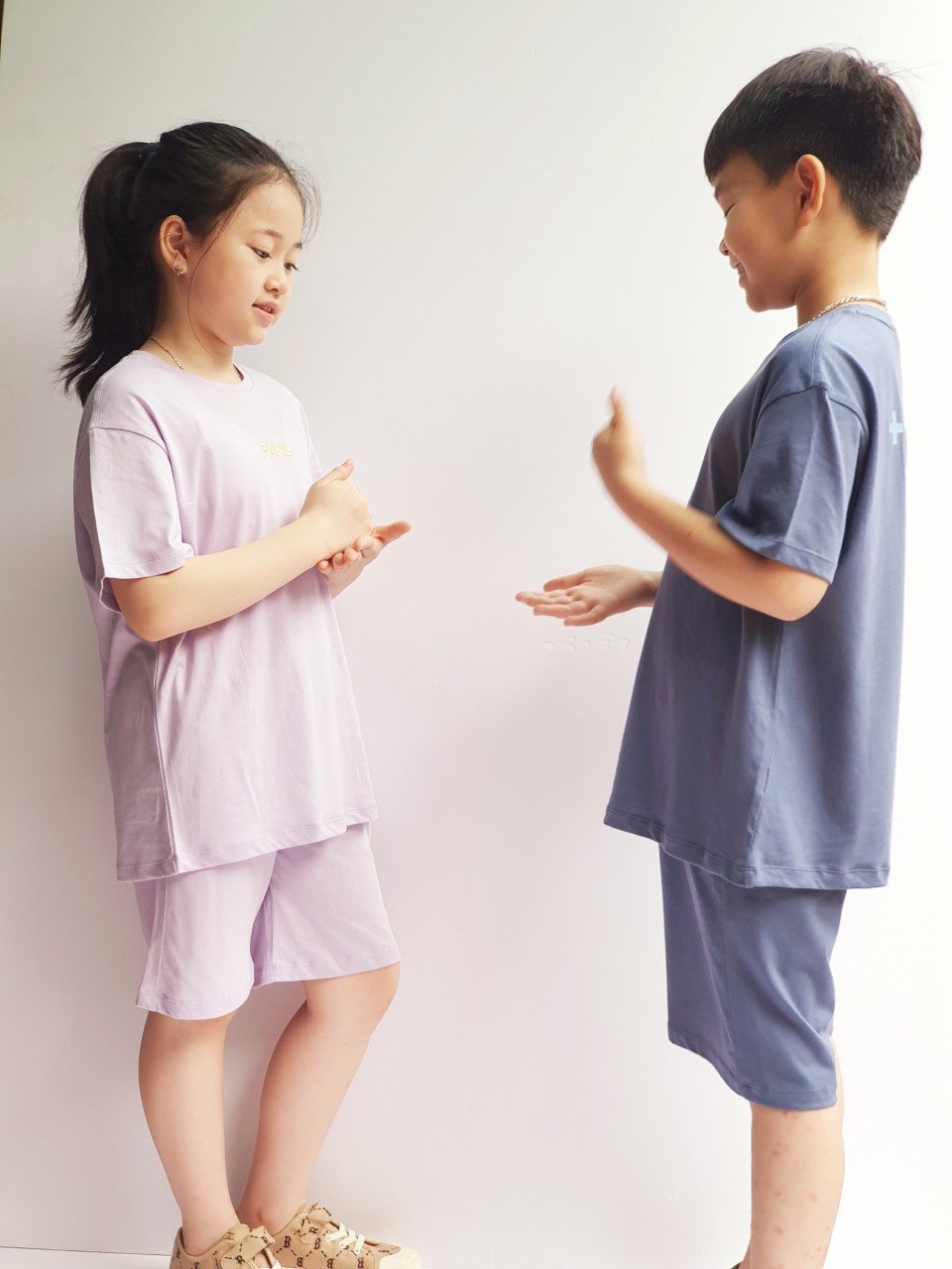 Bộ cotton Bee Mon nhiều màu thêu chữ ngực Paris / Seoul size 110 - 160