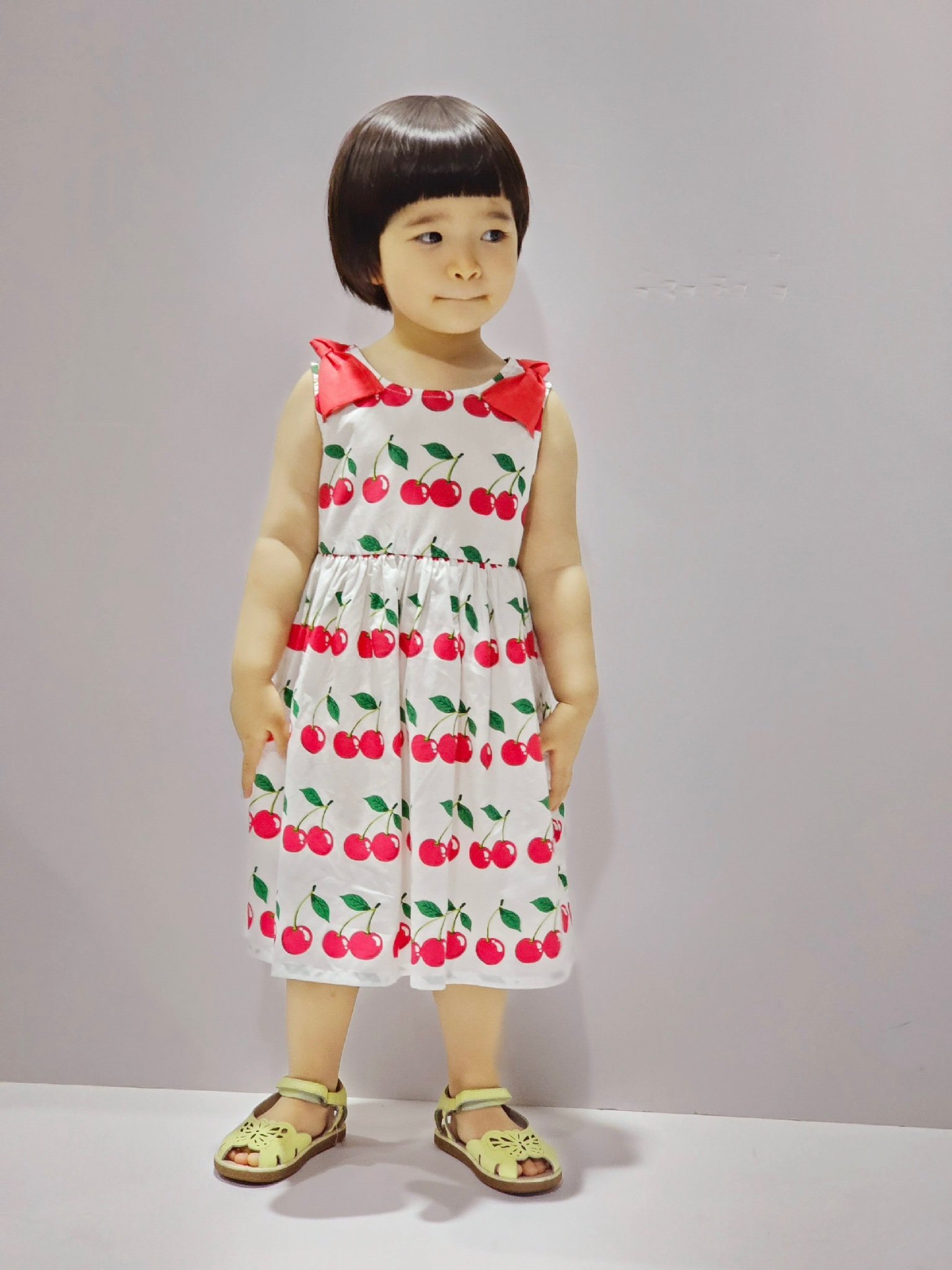 V00020 - Váy thô sát nách màu trắng cherry nơ vai đỏ size 100 - 140