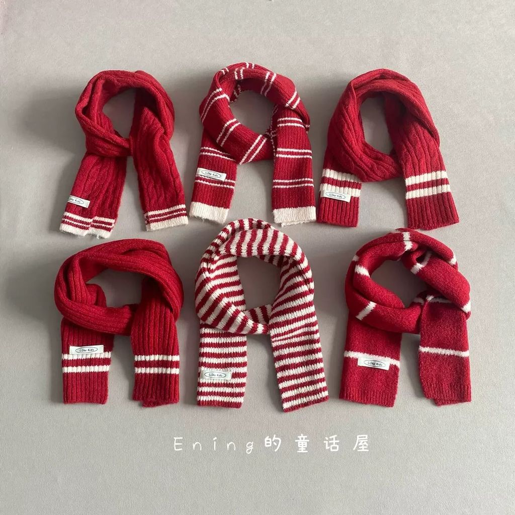 Khăn len màu đỏ cho bé
