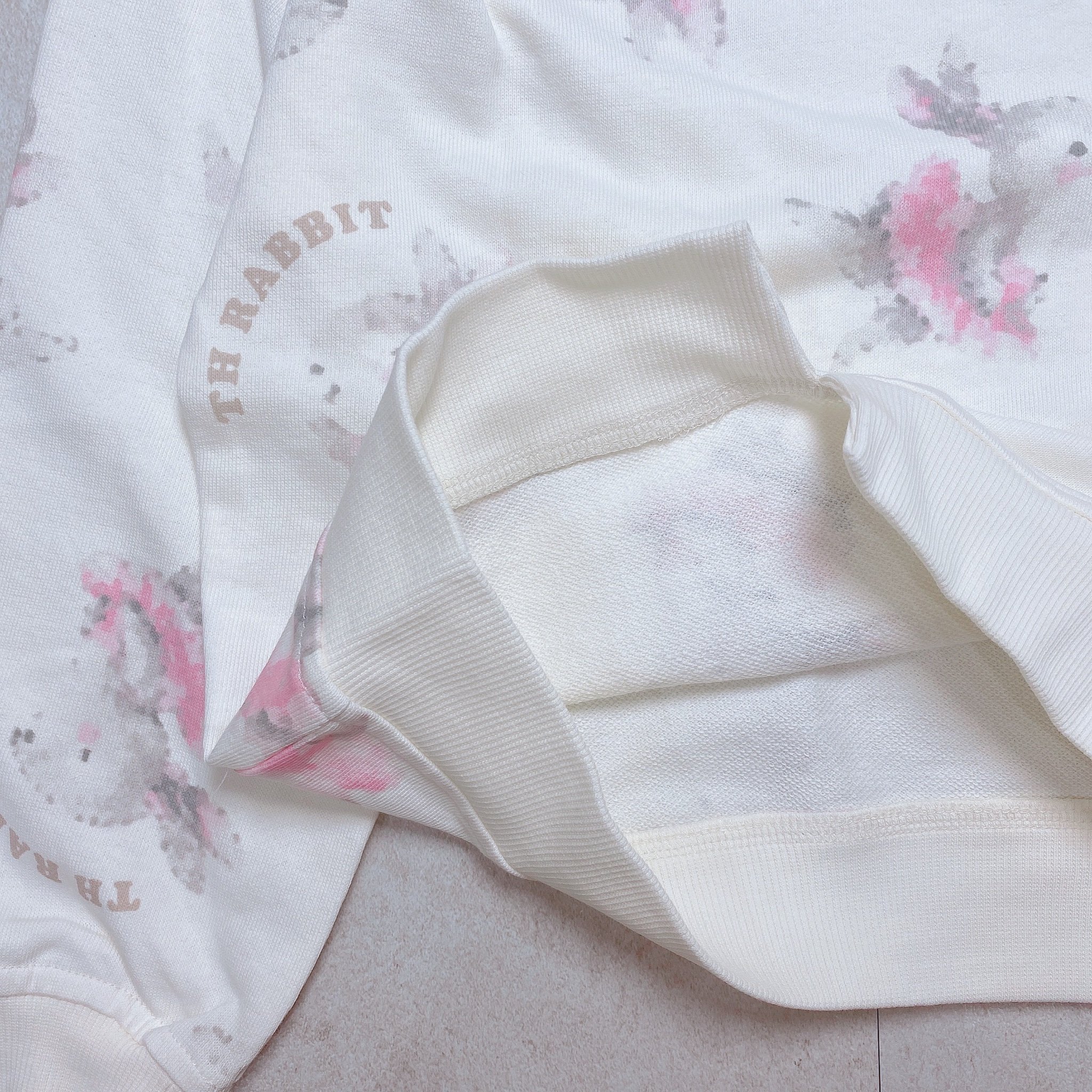 Áo nỉ da cá Toto Heros màu trắng hình thỏ size 120 - 150