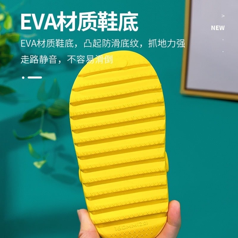 Sục nhựa trơn màu đính hoạt hình 1 BTBG