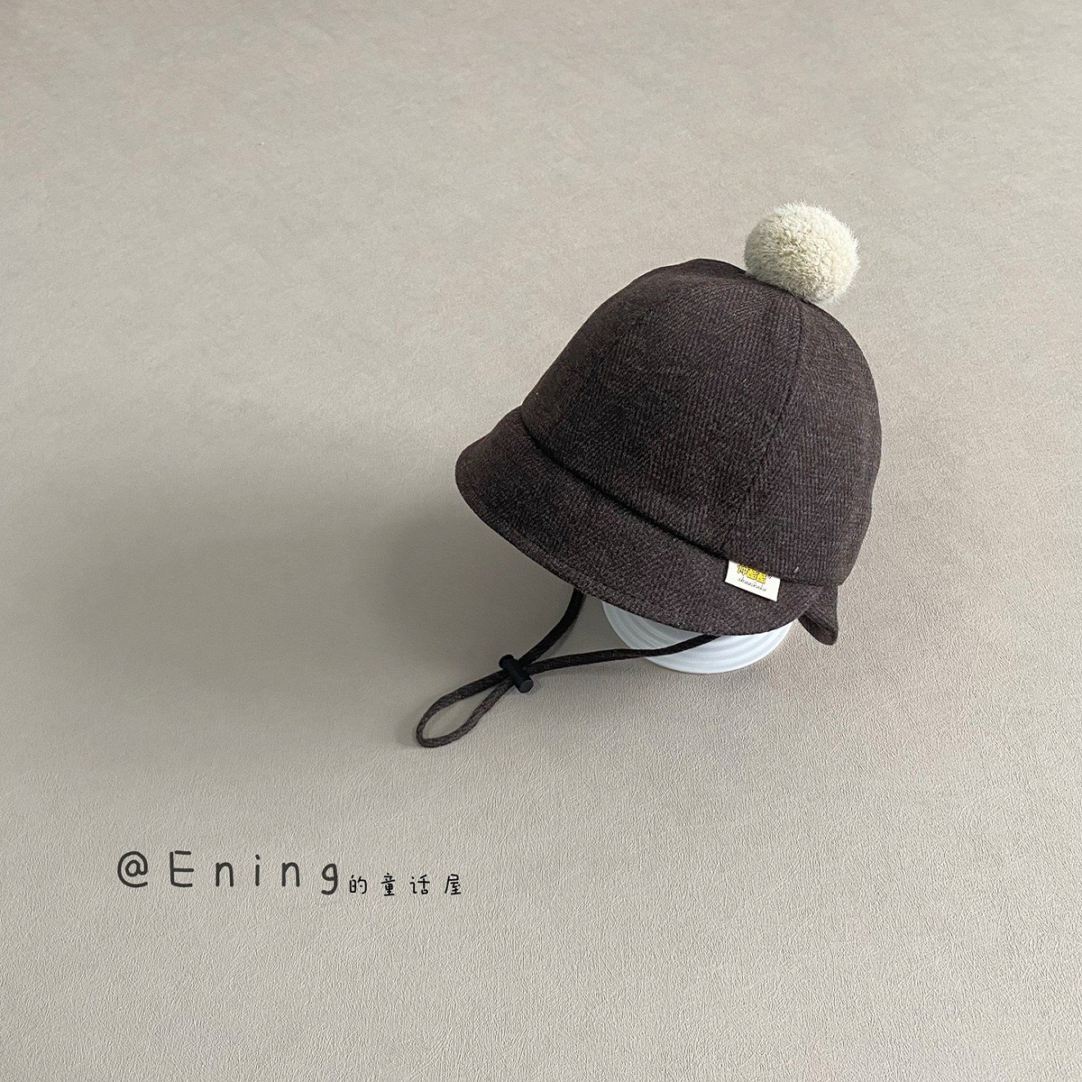 Mũ vải dạ đính chóp cục bông cho bé size 6m-3y