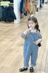M5582 - Set Mia Kids áo thun kẻ trắng đen - quần yếm jean xanh size 2 - 12y
