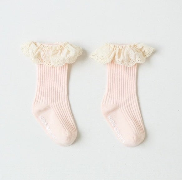 Tất cao cổ bèo ren trắng BG