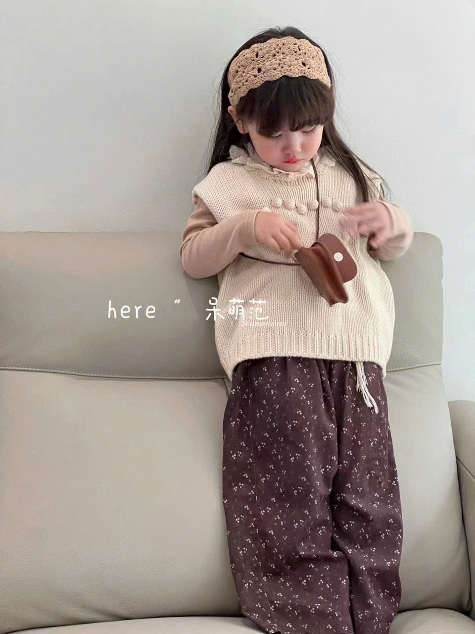 8532 - Set 3ct QC áo len tăm + quần kaki hoa nhí + gile len bé gái size 90-130