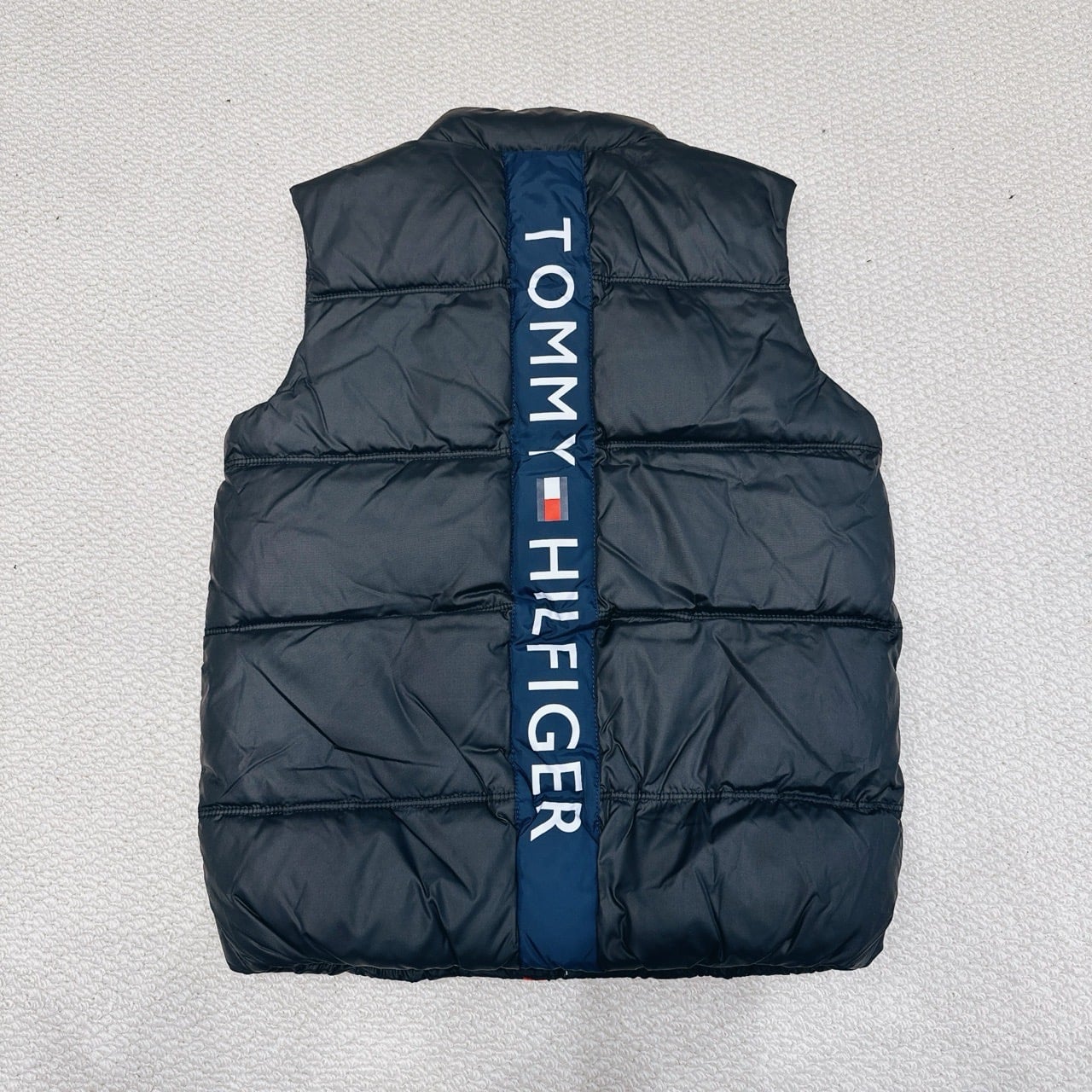 Áo gile phao dư xịn màu đen chữ lưng cho bé trai size 8-14y