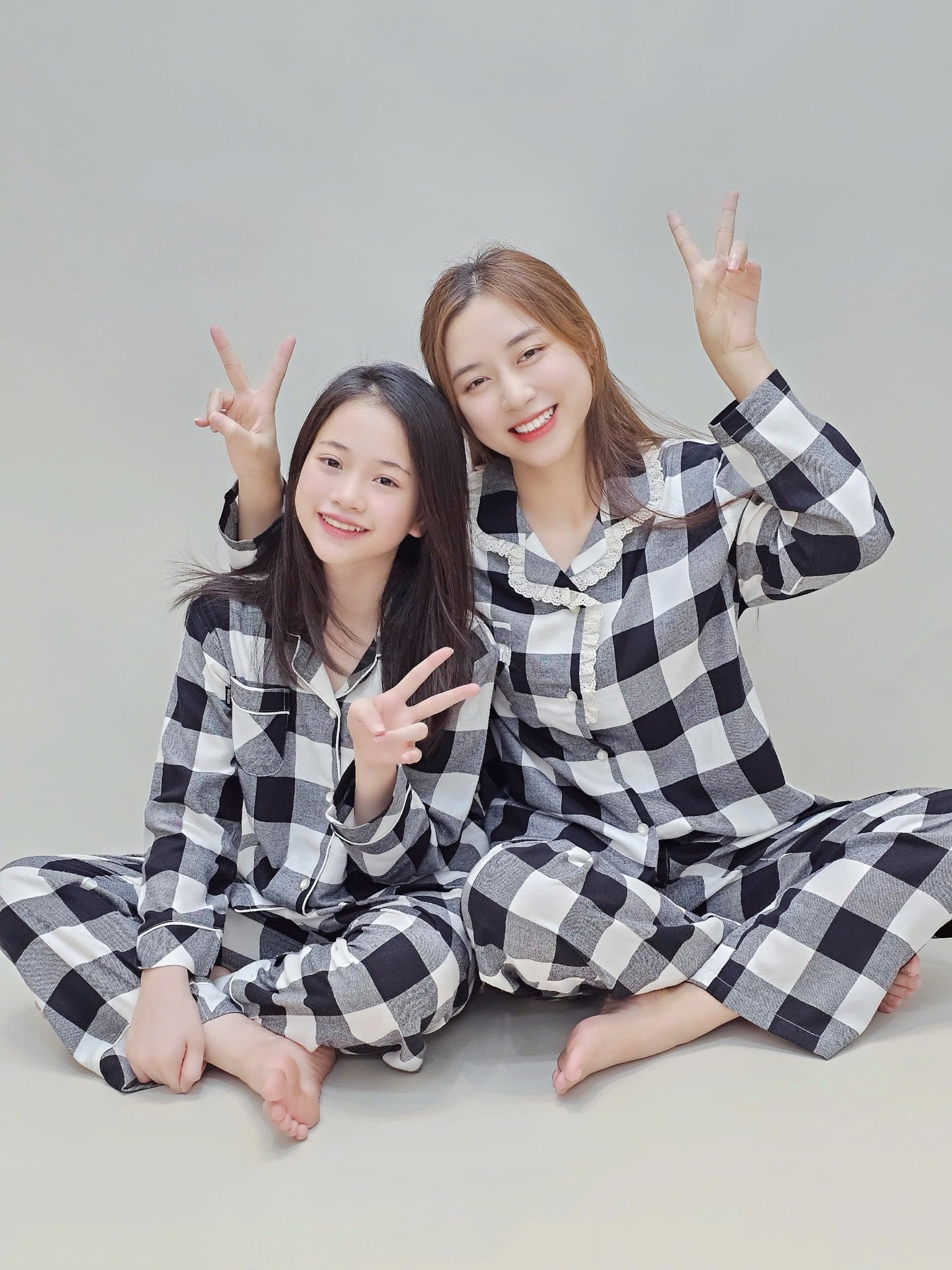 Bộ pyjama thô cà bông BeeMon kẻ caro đen trắng cho Mẹ và Bé