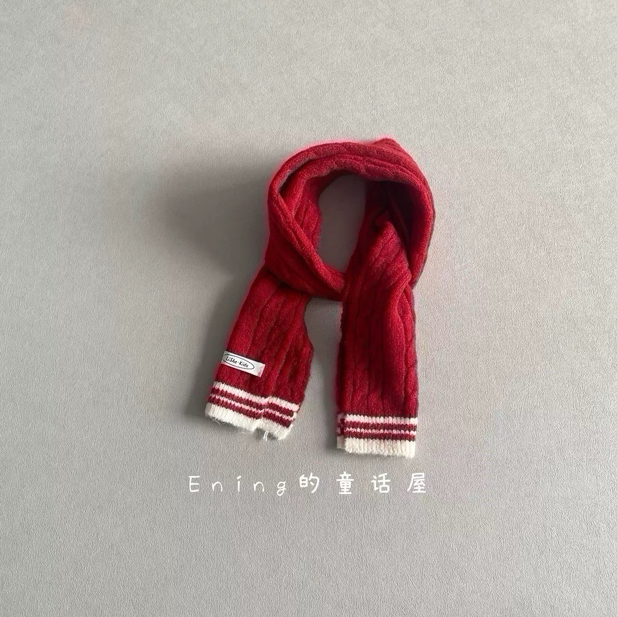 Khăn len màu đỏ cho bé