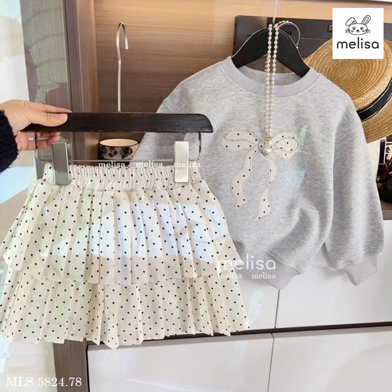 MLS 5824 - Bộ nỉ Melisa áo ghi nơ + chân váy xếp ly chấm bi bé gái size 2-12y