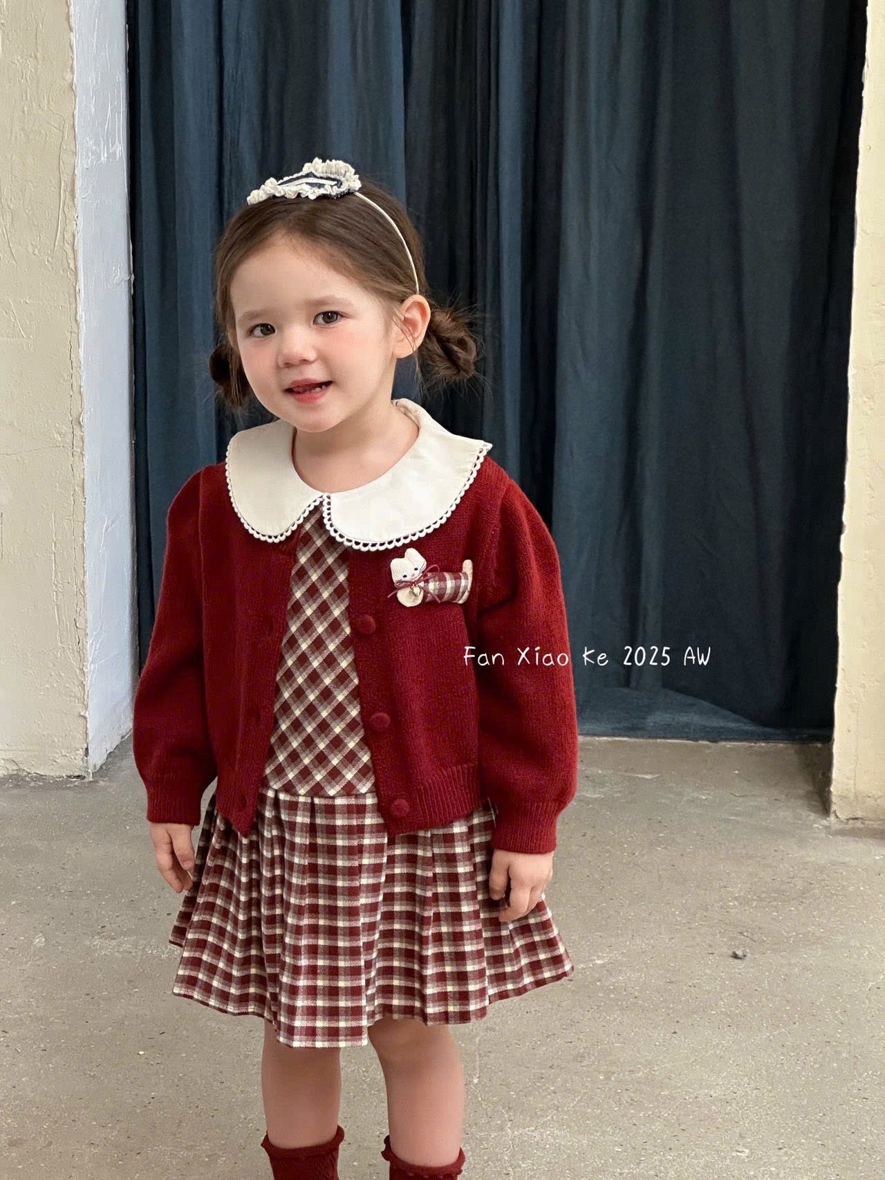 25182 - Set 2ct QC Fanxiaoke váy + cardigan cún kẻ caro 2 màu xanh/đỏ bé gái size 80-120