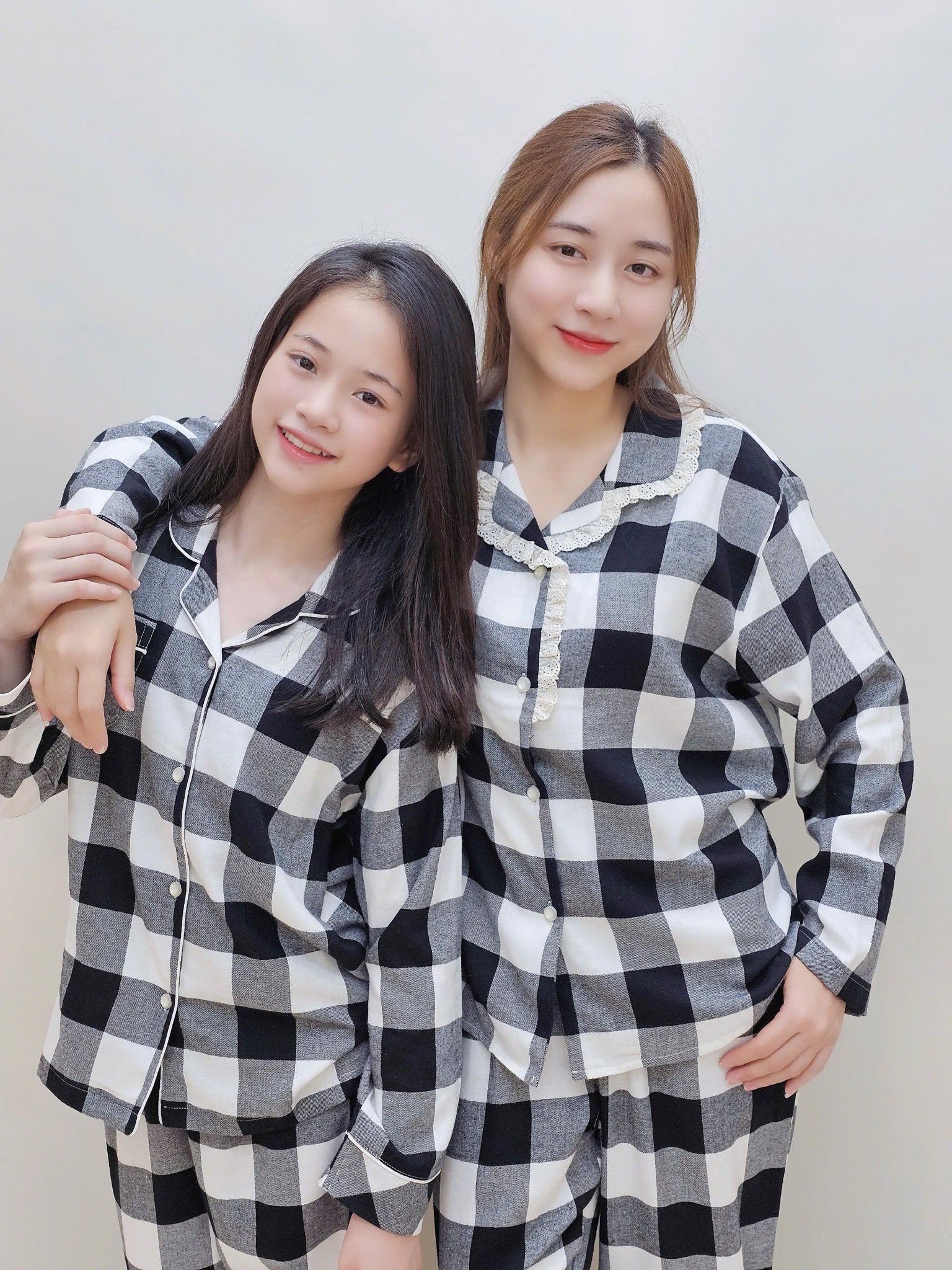 Bộ pyjama thô cà bông BeeMon kẻ caro đen trắng cho Mẹ và Bé