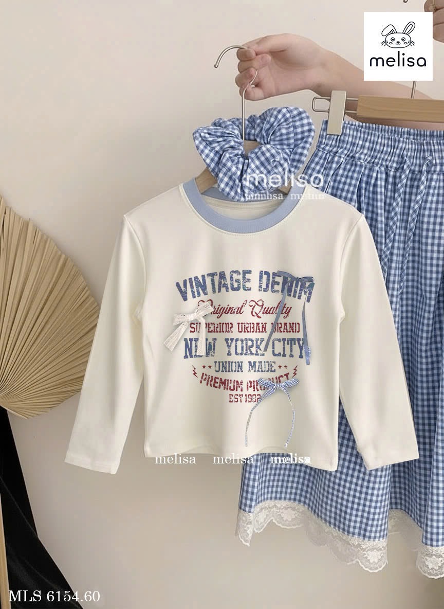 MLS 6154 - Set 3ct Melisa áo dài tay in chữ + chân váy kẻ xanh + dây buộc tóc size 2-12y