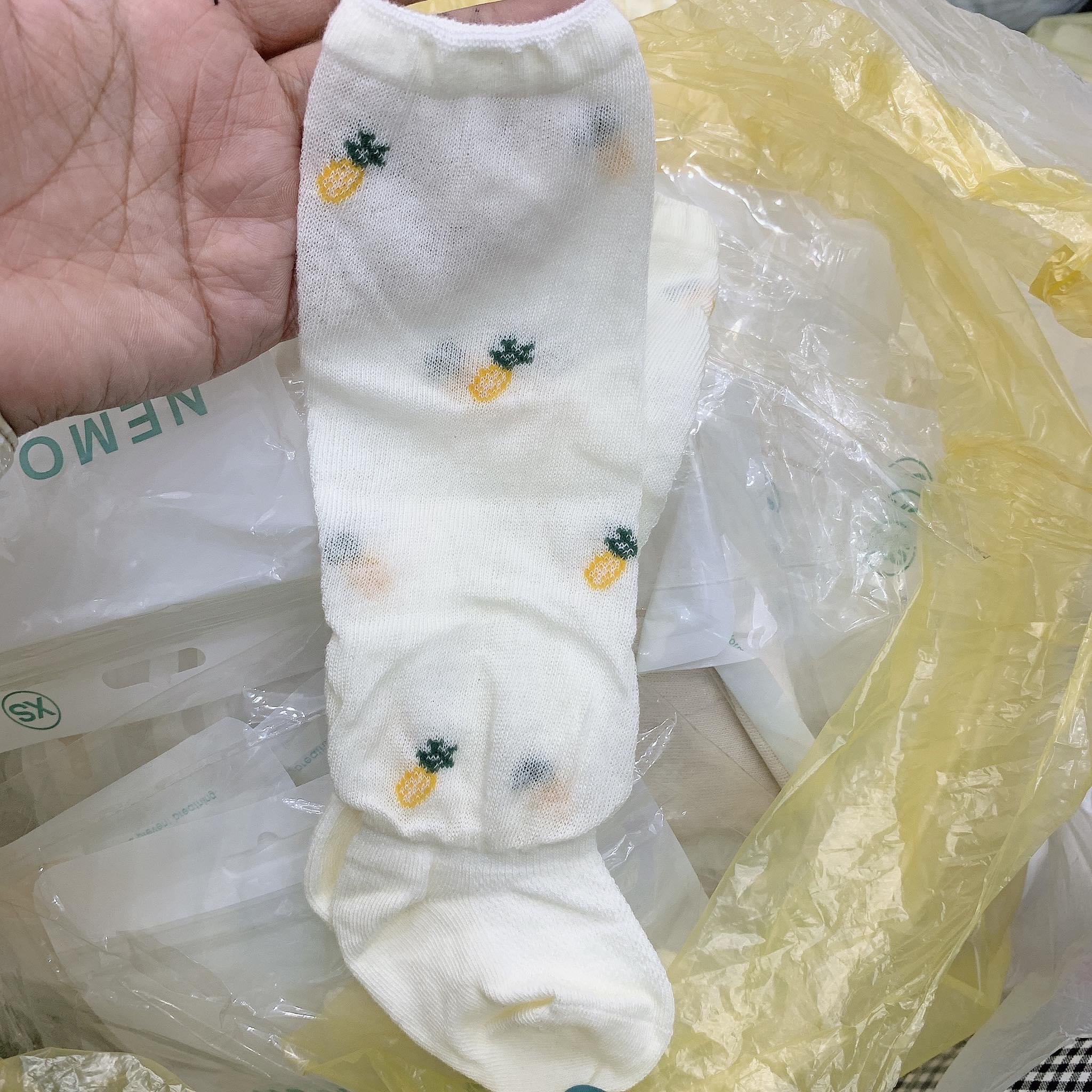 Tất lưới cao cổ hình hoa quả