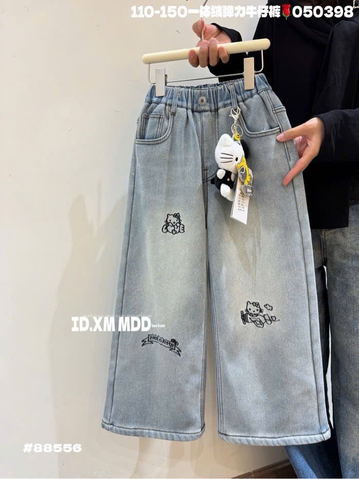 88556 - Quần jean ống suông thêu Hello Kitty bé gái size 110-150 (form bé)
