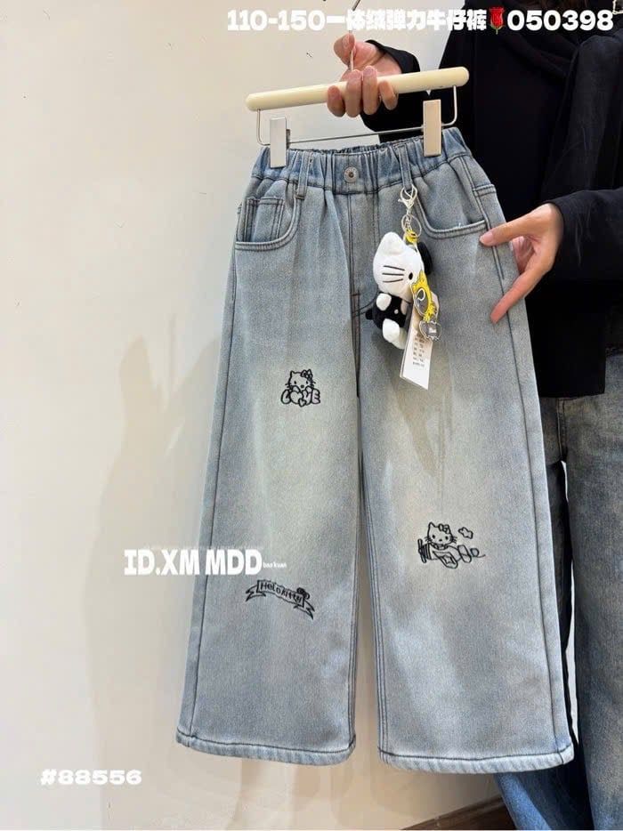 88556 - Quần jean ống suông thêu Hello Kitty bé gái size 110-150 (form bé)