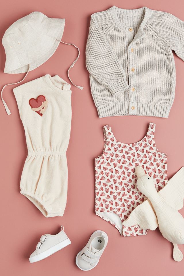 Bộ bơi liền HM màu kem hình tim nâu đỏ size 18m - 3y