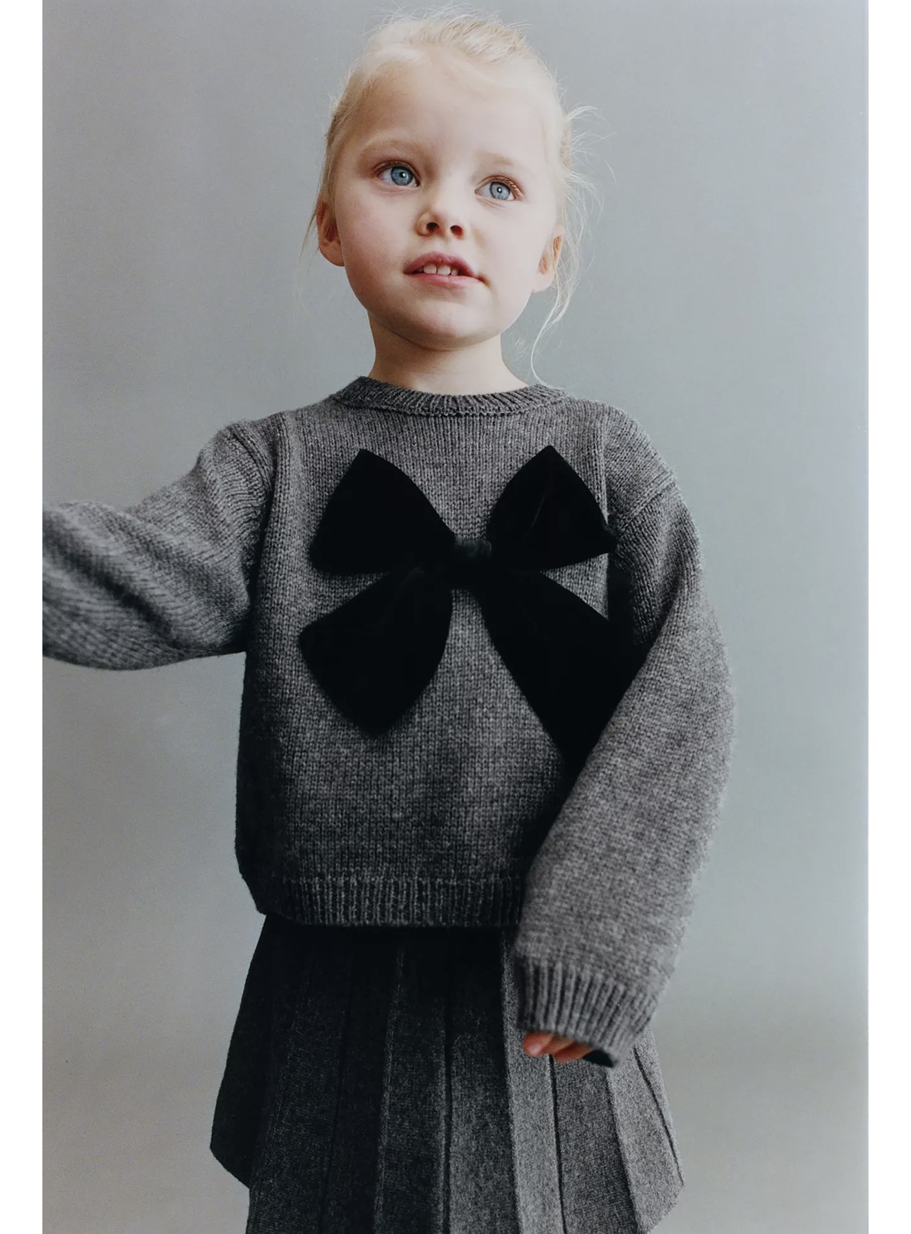 ALBG02 - Áo len màu ghi đính nơ nhung đen size 12m - 6y