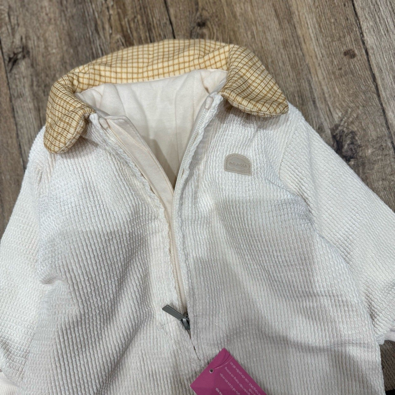 Body nhung chần bông MM màu kem cổ kẻ vàng cho bé size 80/90