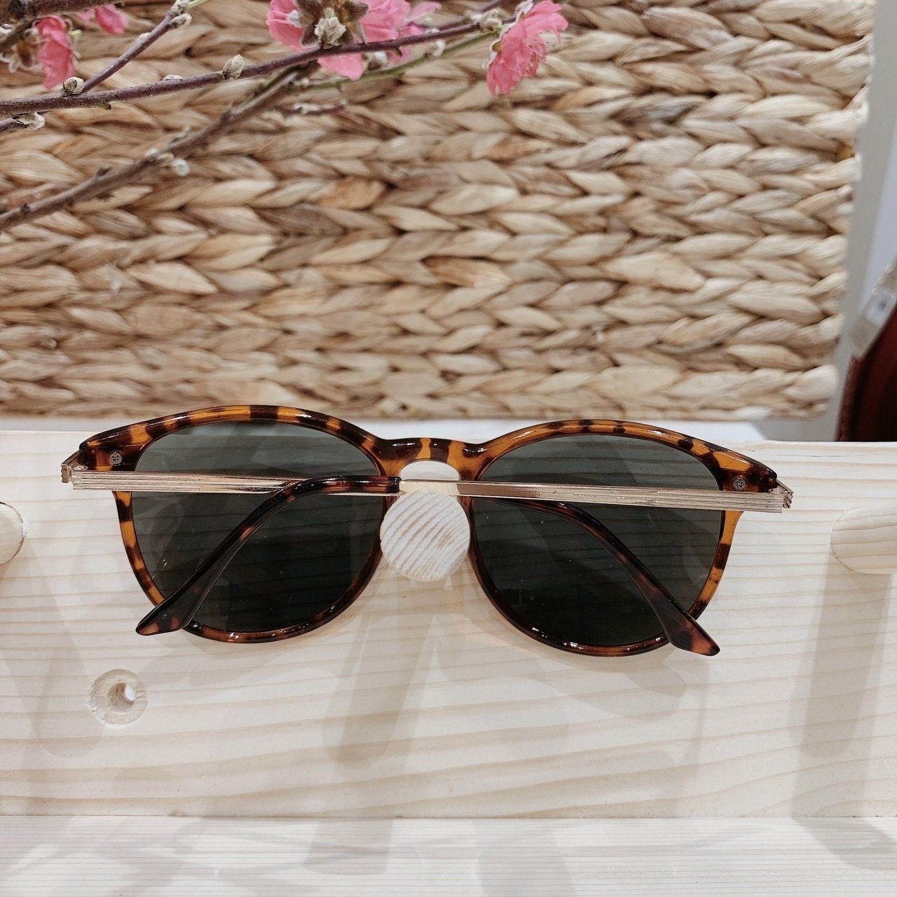 Kính mắt mèo đen - gọng sắt da báo