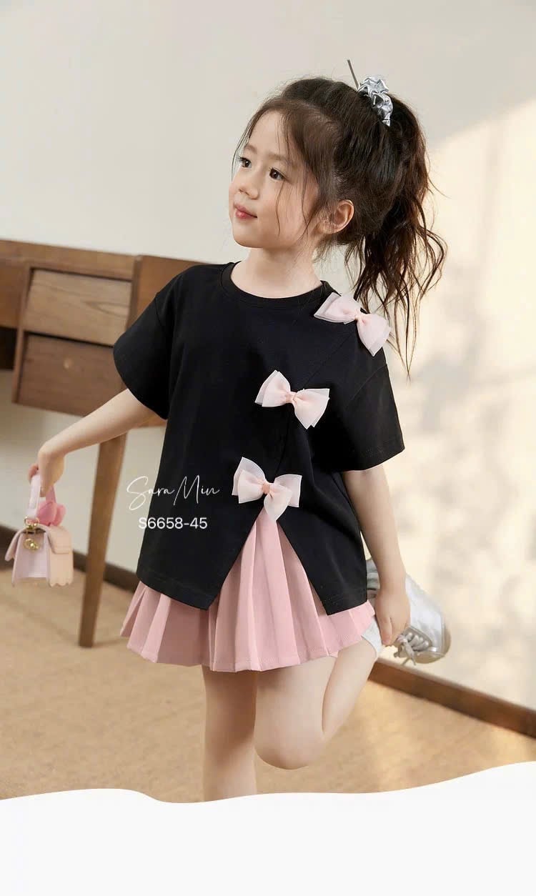 S6658 - Set Sara Min áo thun đen đính nơ hồng - chân váy xếp li hồng size 2 - 12y
