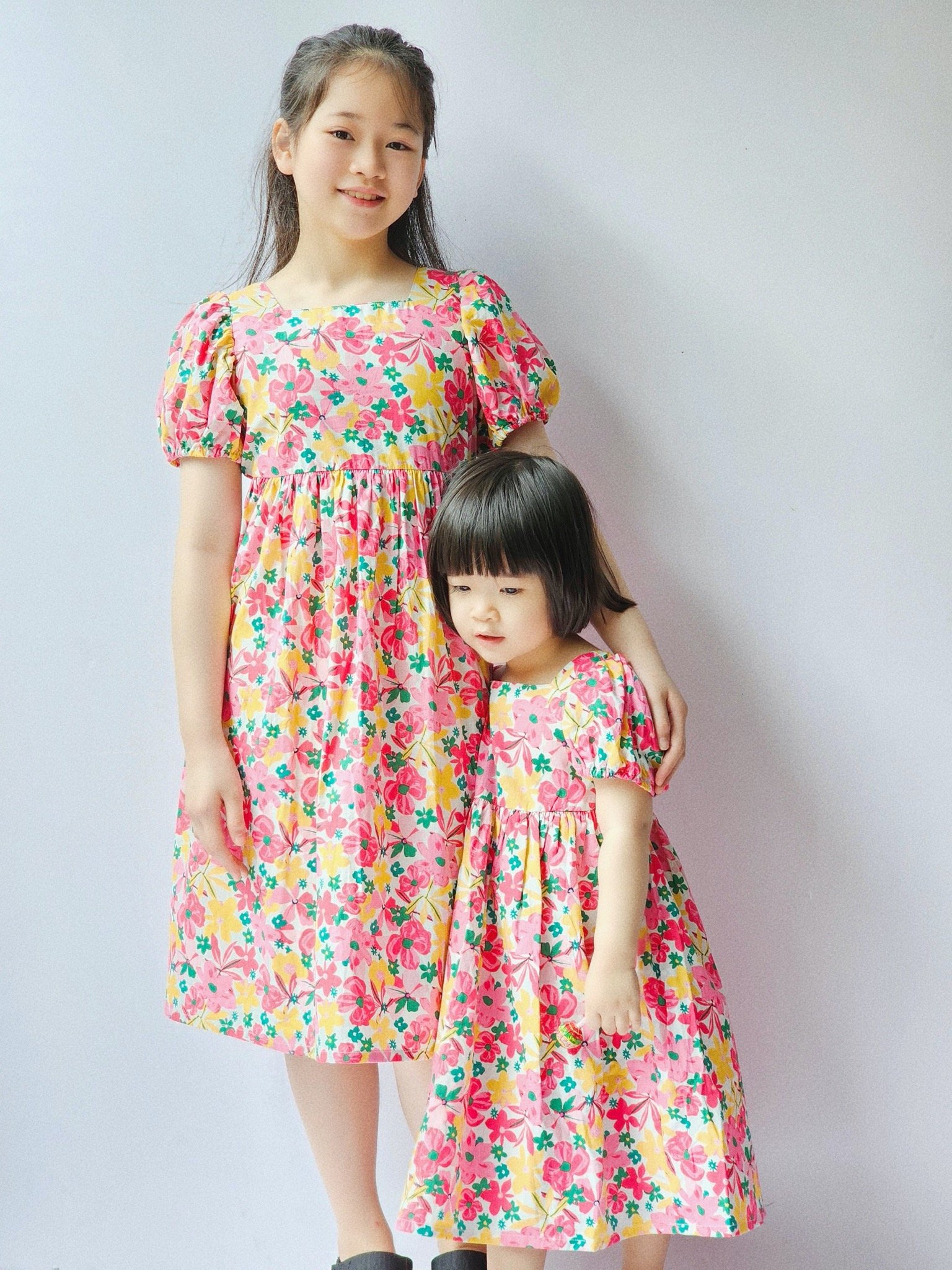 V00025 - Váy thô hoa đỏ kèm chun buộc tóc size 110-150