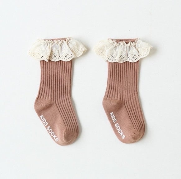 Tất cao cổ bèo ren trắng BG