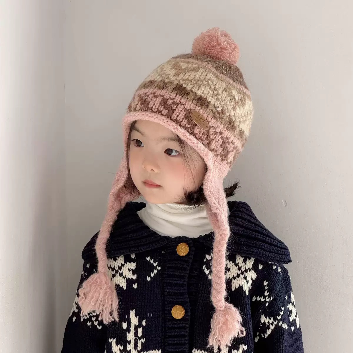 Mũ len thổ cẩm đính cục bông dây tết dài nhiều màu size 3-8y