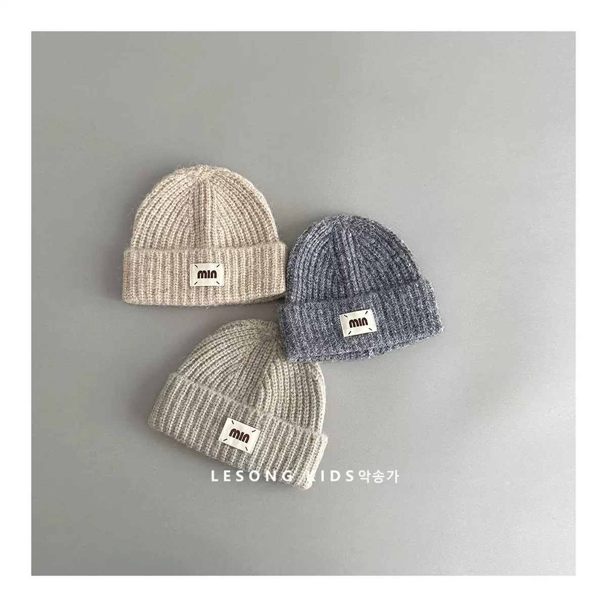 Mũ len tròn đính chữ Min nhiều màu cho bé size 3-8y (VĐ 50-56cm)