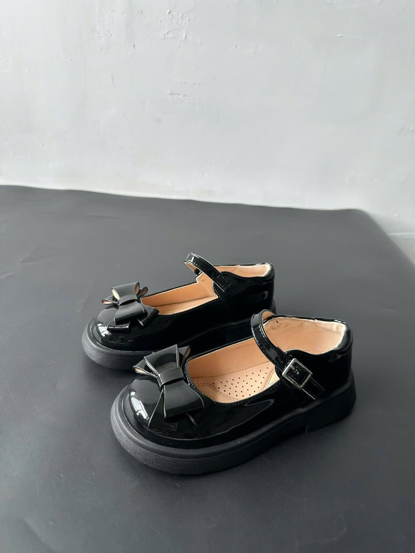 Giày búp bê đính nơ 2 màu đen/hồng cho bé size 28-32