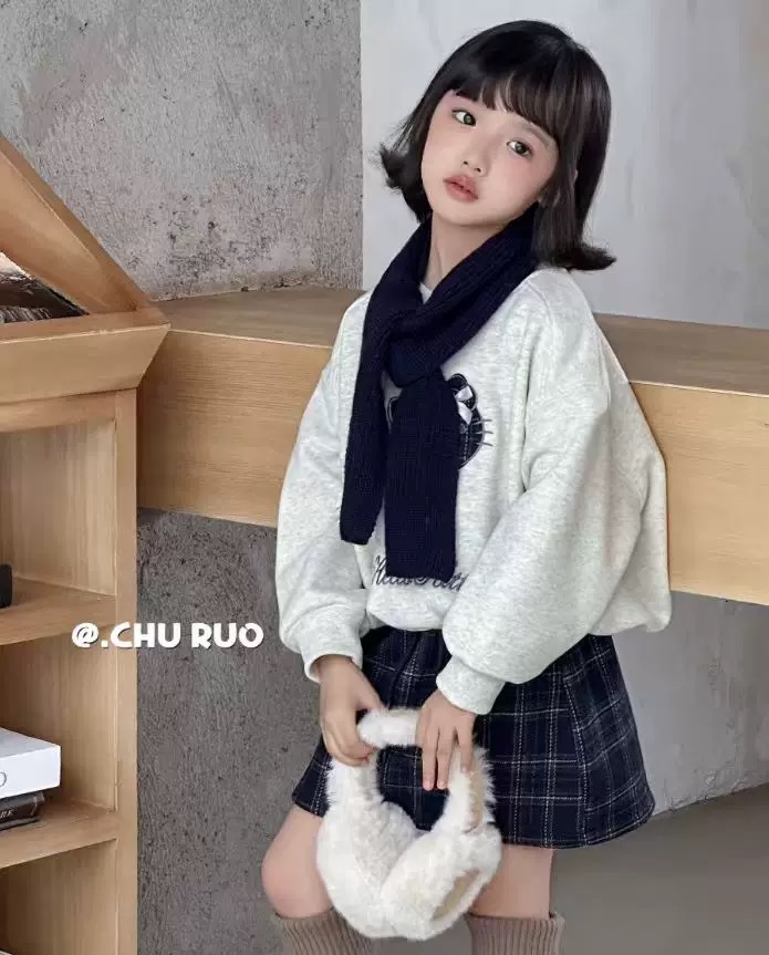 25271 - Set bộ áo nỉ + chân váy lót nỉ đại hàn + khăn kitty bé gái size 110-150