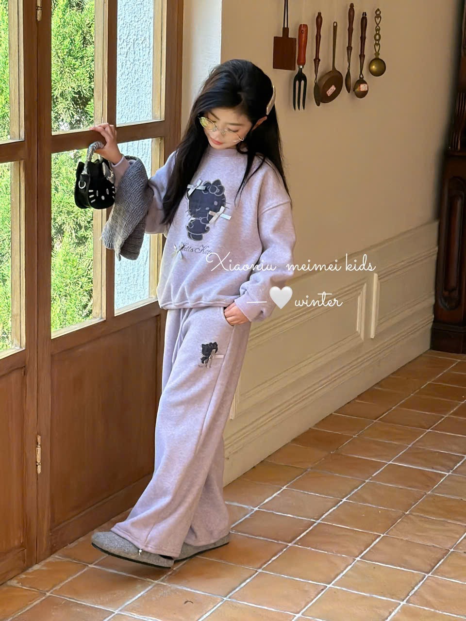 25597 - Bộ nỉ lót nỉ đại hàn QCCC kitty kèm khăn 2 màu ghi/tím bé gái size 120-160