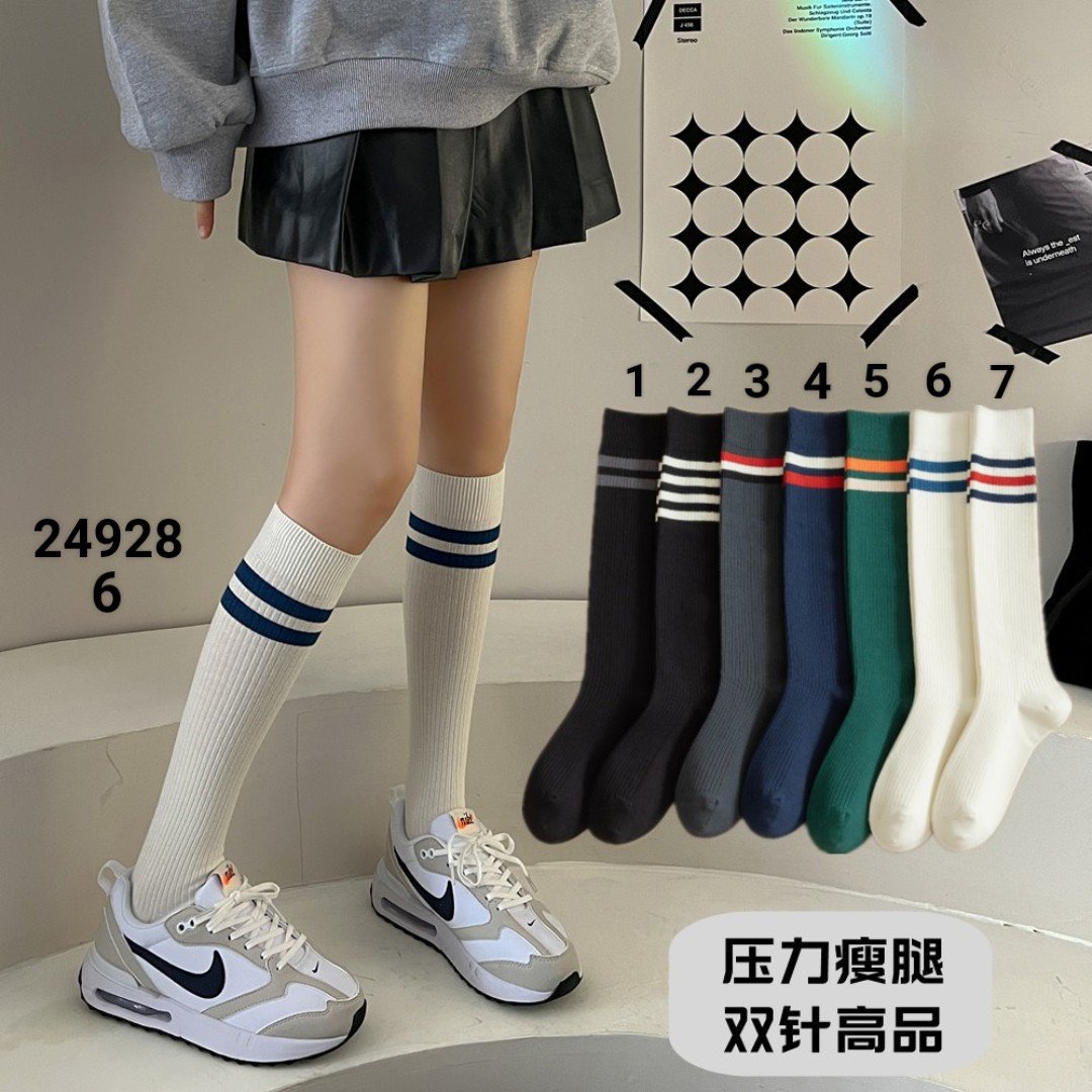 Tất len cao tới gối tuổi Teen kẻ sọc 7 màu ( Free size )