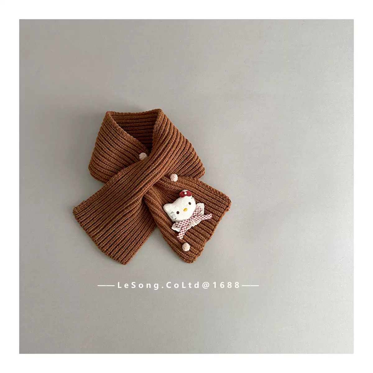 Khăn len quàng chéo đính Kitty nhiều màu cho bé gái
