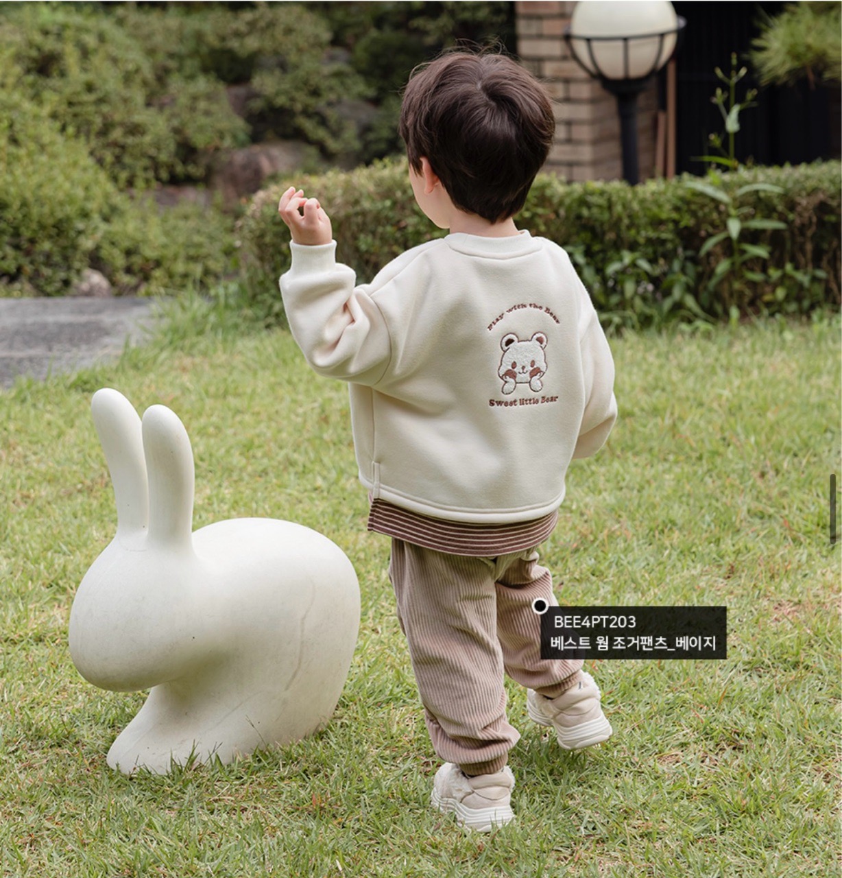 Áo nỉ bông bebezoo nối vạt thêu lưng nhiều màu cho bé size 100-140