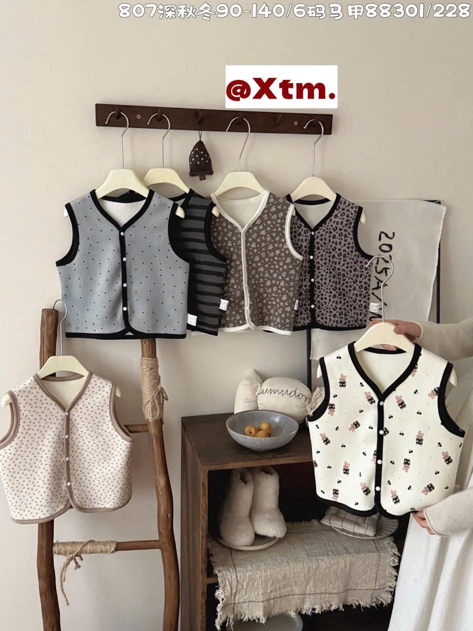 88301 - Áo gile nỉ LNX nhiều hình cho bé gái size 90 - 140