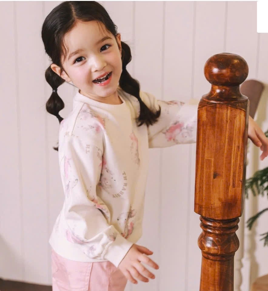 Áo nỉ da cá Toto Heros màu trắng hình thỏ size 120 - 150